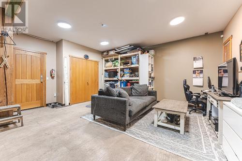 2439 Fairways Drive, Kamloops, BC - Indoor