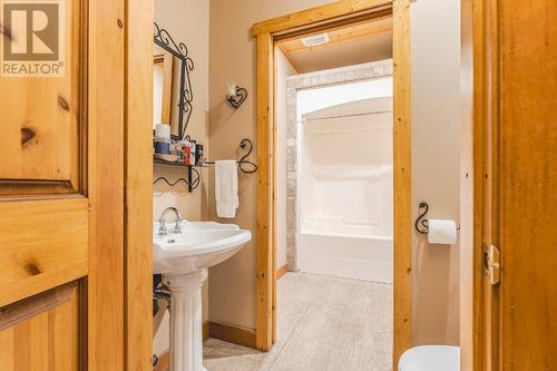 2439 Fairways Drive, Kamloops, BC - Indoor Photo Showing Bathroom