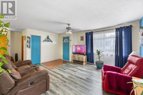 2508 41 Avenue, Vernon, BC - Indoor Photo Showing Living Room