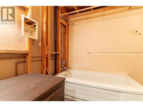 210 Basalt Place, Logan Lake, BC - Indoor Photo Showing Bathroom