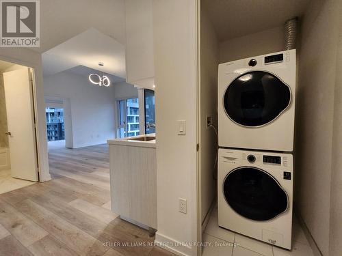 915 - 158 Front Street E, Toronto, ON - Indoor Photo Showing Laundry Room