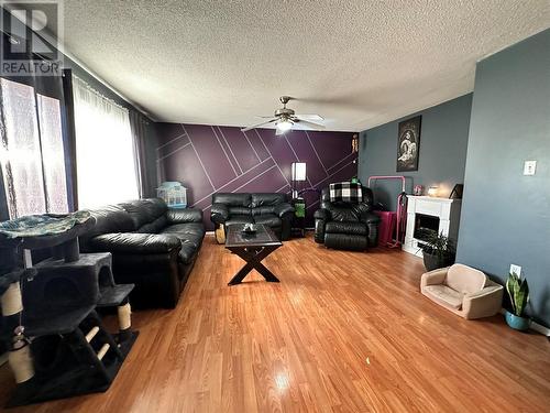 1104 120 Avenue, Dawson Creek, BC - Indoor Photo Showing Living Room