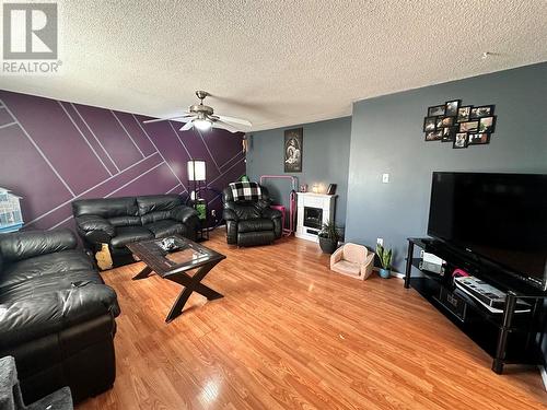 1104 120 Avenue, Dawson Creek, BC - Indoor Photo Showing Living Room