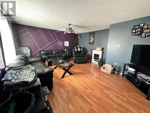 1104 120 Avenue, Dawson Creek, BC - Indoor Photo Showing Living Room