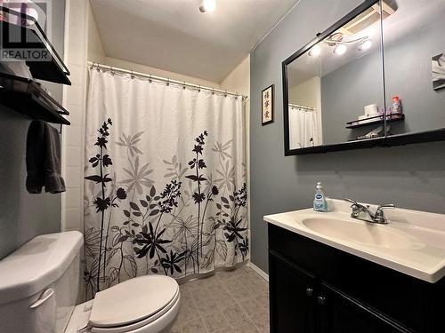 1104 120 Avenue, Dawson Creek, BC - Indoor Photo Showing Bathroom