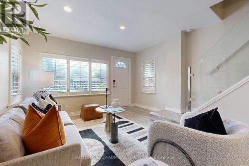 63 Cleveland Street, Toronto, ON - Indoor Photo Showing Living Room