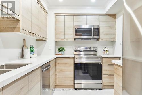 33 - 78 Nature Pathway, Toronto, ON - Indoor Photo Showing Kitchen With Double Sink With Upgraded Kitchen