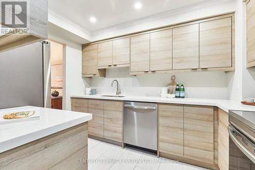 33 - 78 Nature Pathway, Toronto, ON - Indoor Photo Showing Kitchen