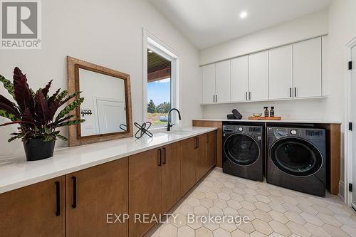 25 Franklin Crescent, Whitby, ON - Indoor Photo Showing Laundry Room