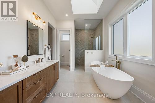 25 Franklin Crescent, Whitby, ON - Indoor Photo Showing Bathroom