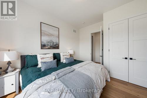 25 Franklin Crescent, Whitby, ON - Indoor Photo Showing Bedroom