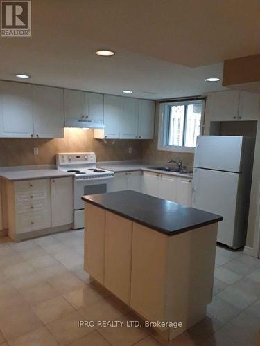 Bsmnt - 71 Daniels Crescent, Ajax, ON - Indoor Photo Showing Kitchen