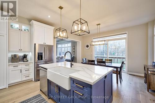 17 Thompson Way, Springwater, ON - Indoor Photo Showing Kitchen With Upgraded Kitchen