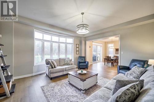 17 Thompson Way, Springwater, ON - Indoor Photo Showing Living Room