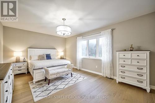 17 Thompson Way, Springwater, ON - Indoor Photo Showing Bedroom