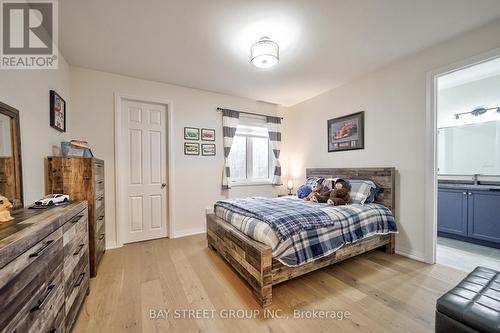 17 Thompson Way, Springwater, ON - Indoor Photo Showing Bedroom