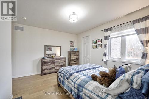 17 Thompson Way, Springwater, ON - Indoor Photo Showing Bedroom