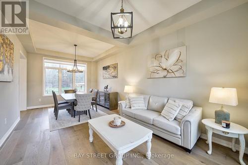 17 Thompson Way, Springwater, ON - Indoor Photo Showing Living Room