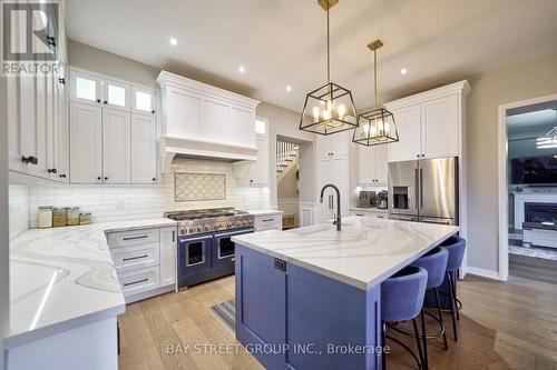 17 Thompson Way, Springwater, ON - Indoor Photo Showing Kitchen With Upgraded Kitchen