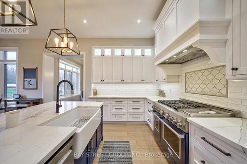 17 Thompson Way, Springwater, ON - Indoor Photo Showing Kitchen With Upgraded Kitchen