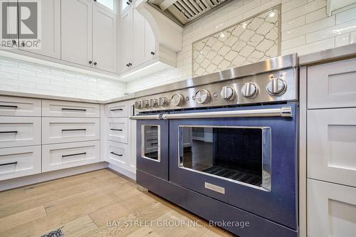 17 Thompson Way, Springwater, ON - Indoor Photo Showing Kitchen