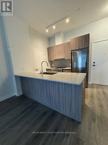 407 - 4130 Parkside Village Drive, Mississauga, ON - Indoor Photo Showing Kitchen