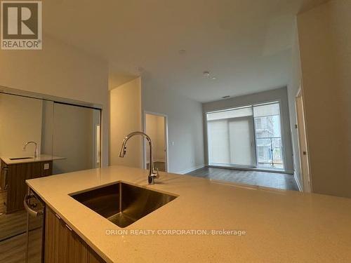 407 - 4130 Parkside Village Drive, Mississauga, ON - Indoor Photo Showing Kitchen