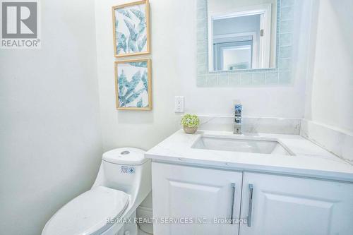 6685 Mockingbird Lane, Mississauga, ON - Indoor Photo Showing Bathroom