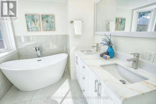 6685 Mockingbird Lane, Mississauga, ON - Indoor Photo Showing Bathroom