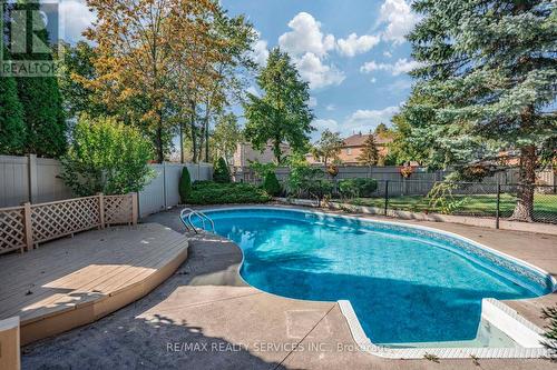 6685 Mockingbird Lane, Mississauga, ON - Outdoor With In Ground Pool With Backyard