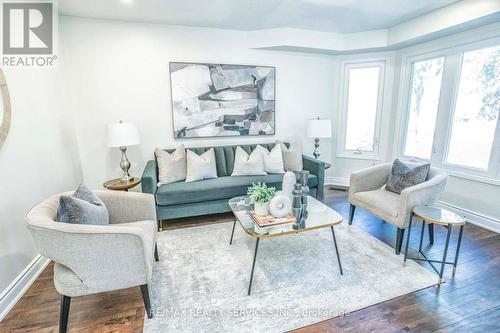 6685 Mockingbird Lane, Mississauga, ON - Indoor Photo Showing Living Room