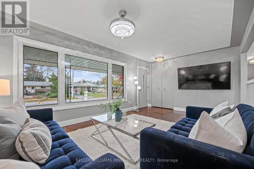 502 Manchester Road, Kitchener, ON - Indoor Photo Showing Living Room