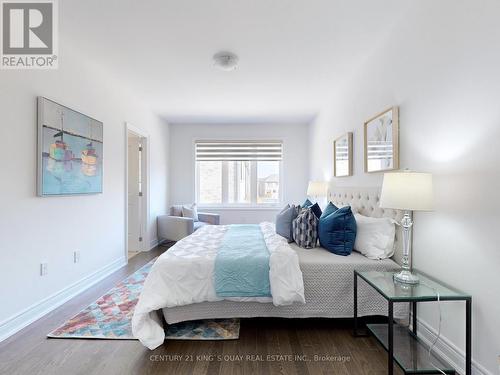 8 Schmeltzer Crescent, Richmond Hill, ON - Indoor Photo Showing Bedroom