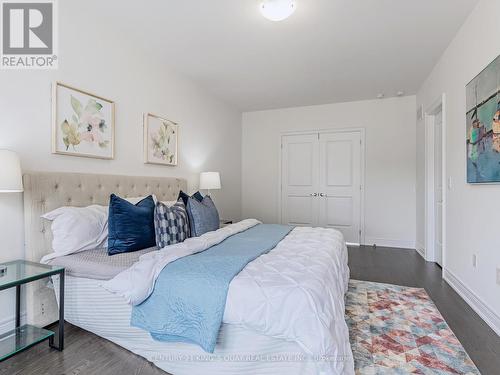 8 Schmeltzer Crescent, Richmond Hill, ON - Indoor Photo Showing Bedroom