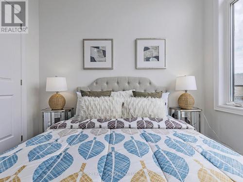 8 Schmeltzer Crescent, Richmond Hill, ON - Indoor Photo Showing Bedroom