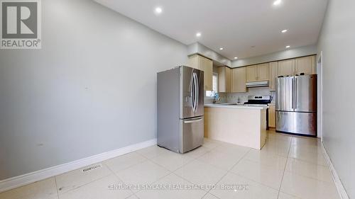 228 Lormel Gate S, Vaughan, ON - Indoor Photo Showing Kitchen