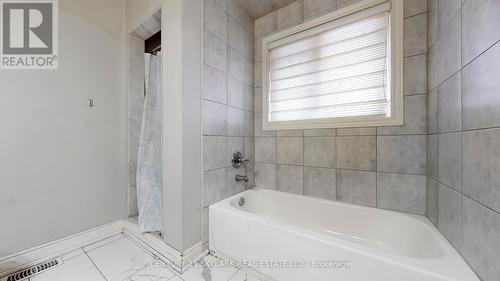 228 Lormel Gate S, Vaughan, ON - Indoor Photo Showing Bathroom