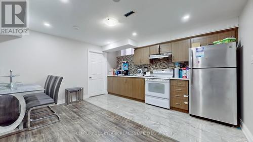 228 Lormel Gate S, Vaughan, ON - Indoor Photo Showing Kitchen