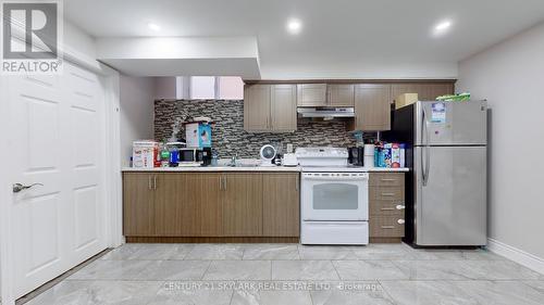 228 Lormel Gate S, Vaughan, ON - Indoor Photo Showing Kitchen