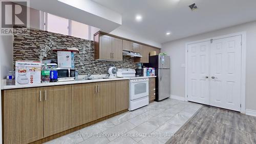 228 Lormel Gate S, Vaughan, ON - Indoor Photo Showing Kitchen