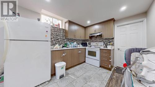 228 Lormel Gate S, Vaughan, ON - Indoor Photo Showing Kitchen