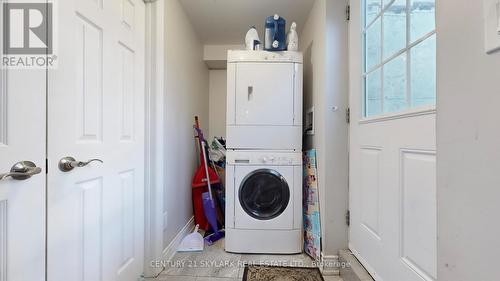 228 Lormel Gate S, Vaughan, ON - Indoor Photo Showing Laundry Room