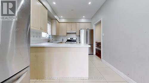 228 Lormel Gate S, Vaughan, ON - Indoor Photo Showing Kitchen