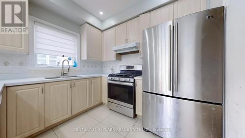 228 Lormel Gate S, Vaughan, ON - Indoor Photo Showing Kitchen