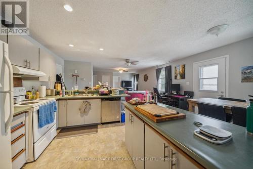 35 Toronto Street N, Uxbridge, ON - Indoor Photo Showing Kitchen