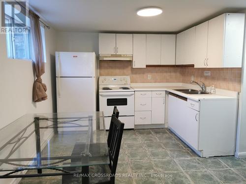 Bsmt - 436 Balkan Road, Richmond Hill, ON - Indoor Photo Showing Kitchen With Double Sink