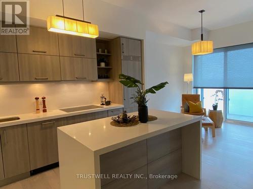 4407 - 1080 Bay Street, Toronto, ON - Indoor Photo Showing Kitchen