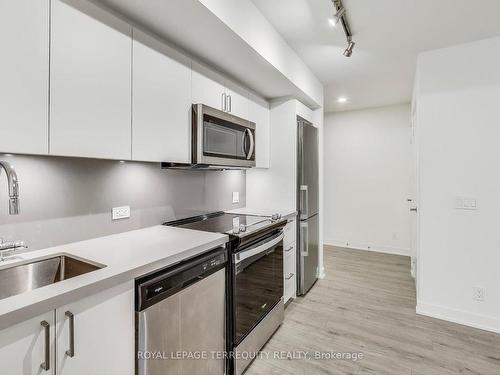 702-30 Tretti Way, Toronto, ON - Indoor Photo Showing Kitchen With Stainless Steel Kitchen With Upgraded Kitchen