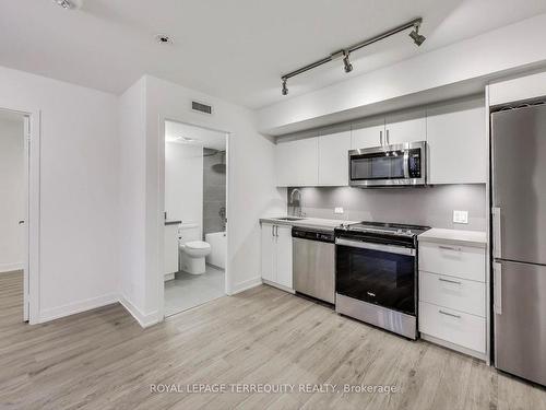 702-30 Tretti Way, Toronto, ON - Indoor Photo Showing Kitchen With Stainless Steel Kitchen