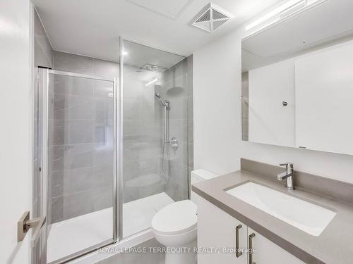 702-30 Tretti Way, Toronto, ON - Indoor Photo Showing Bathroom